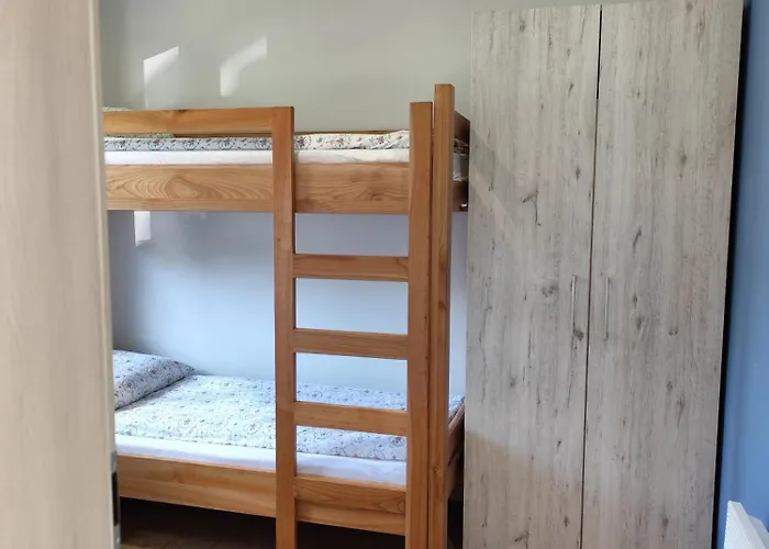 Pod Skarpa 27 別荘